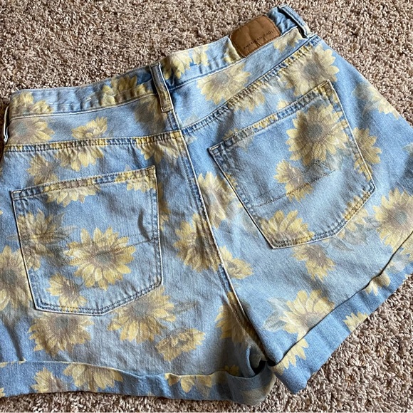 American Eagle Sunflower Shorts - Picture 2 of 2